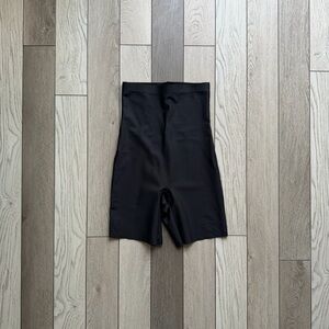SKIMS SKIMS CORE SCULPT HIGH-WAISTED BLACK SHORT Size M